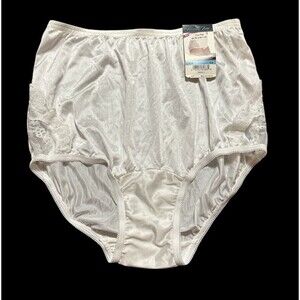 Vanity Fair Perfectly Yours Lace Nouveau Panty Womens 5 Sm White Granny Panties
